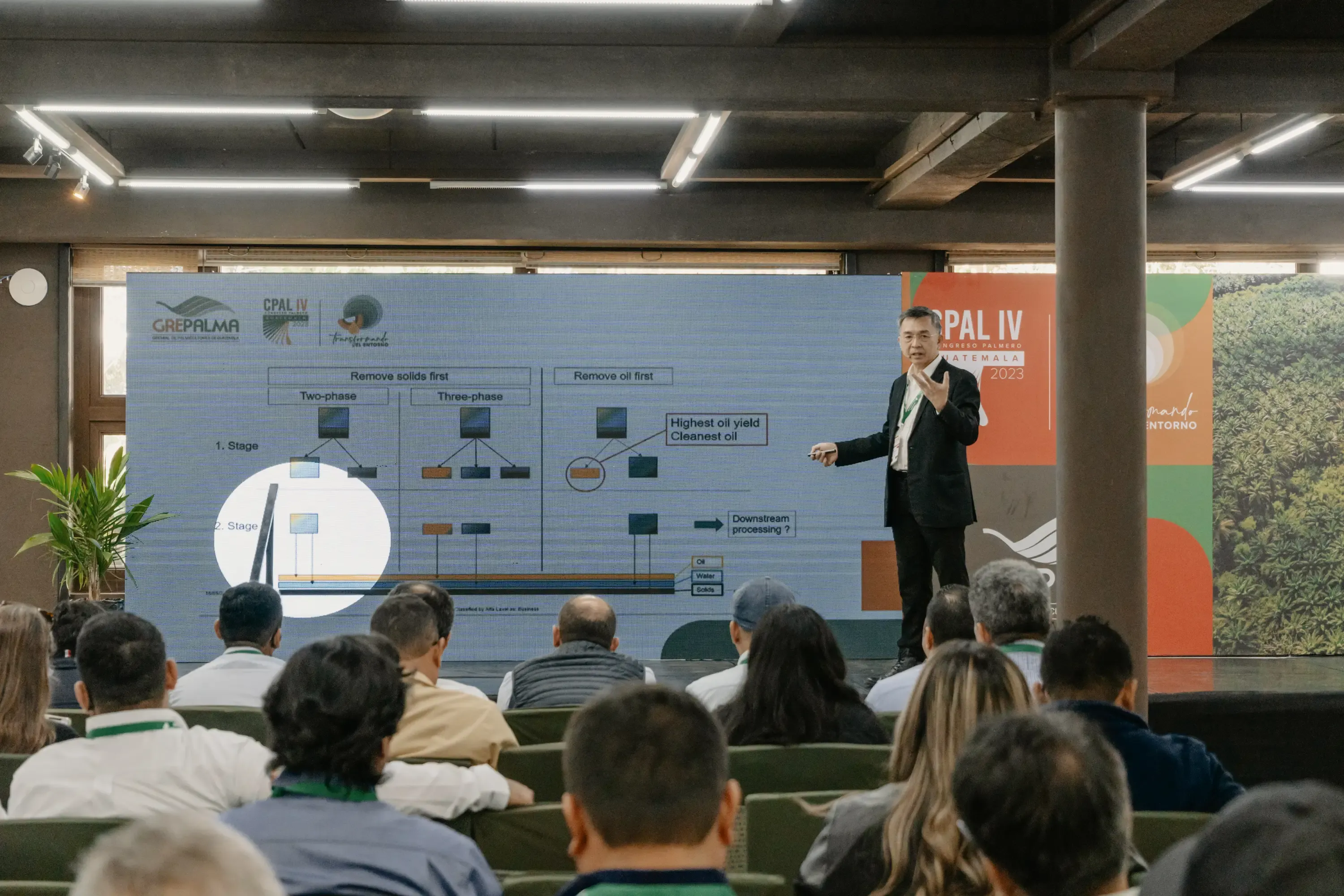 Conferencista internacional durante una sesión técnica del Congreso Palmero.